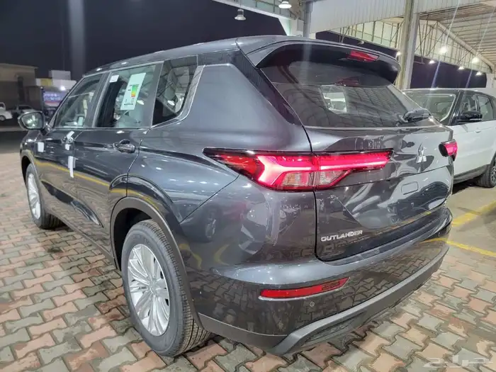 ميتسوبيشي اوتلاندر 2025 5 راكب ( كاش - تقسيط ) 4