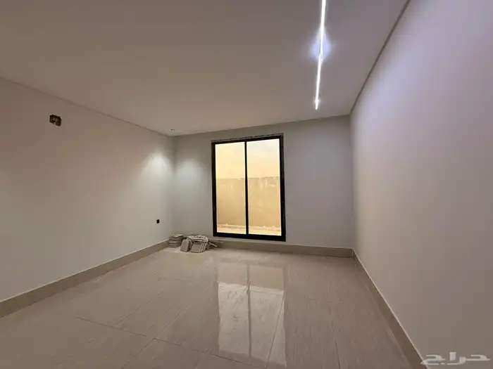 شقة فاخرة 375 متر بها اربع غرف نوم بحي طويق 5