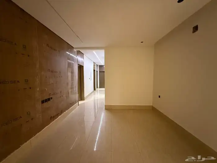 شقة فاخرة 375 متر بها اربع غرف نوم بحي طويق 7