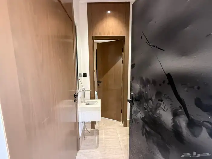 شقة فاخرة 375 متر بها اربع غرف نوم بحي طويق 6