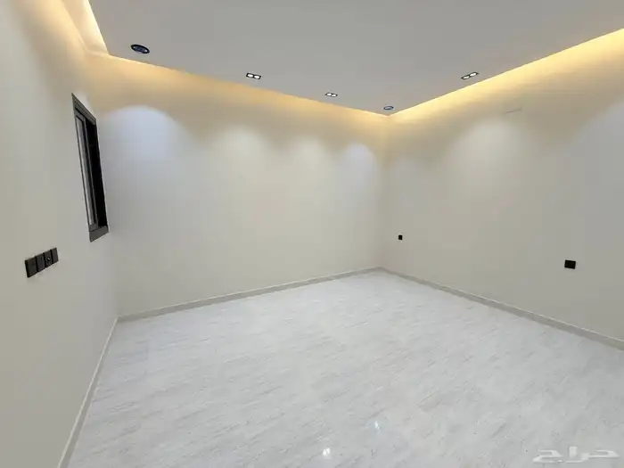 للبيع روف علوي مع ملحق مقابل نادي ضمك تشطيب vip 18