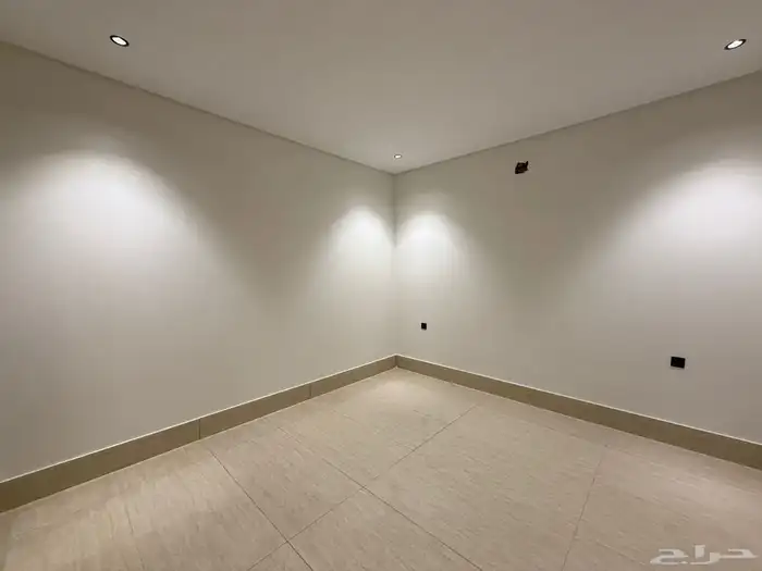 شقة فاخرة 375 متر بها اربع غرف نوم بحي طويق 12