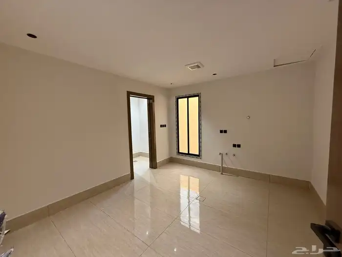 شقة فاخرة 375 متر بها اربع غرف نوم بحي طويق 10