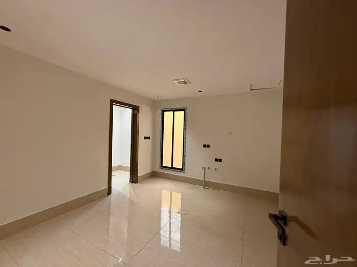 شقة فاخرة 375 متر بها اربع غرف نوم بحي طويق 11