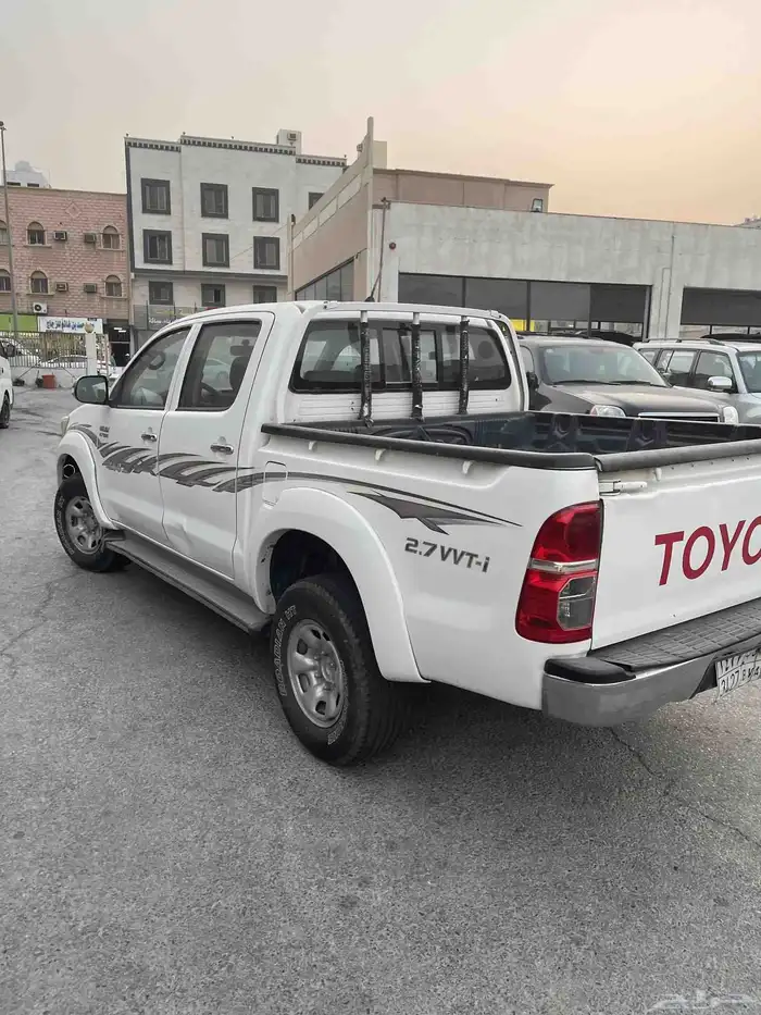 تويوتا هايلكس غمارتين قير عادي دبل بنزين 2014 1