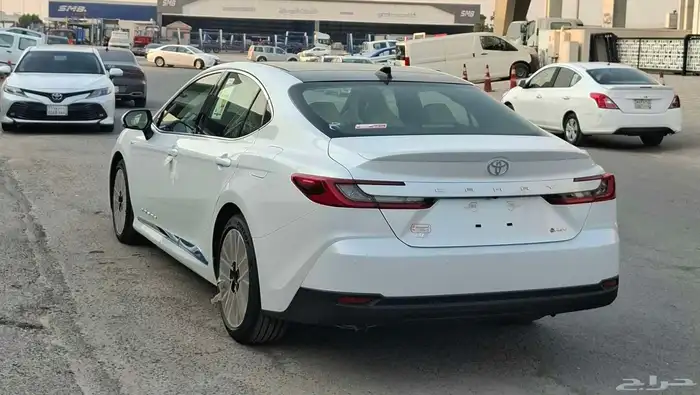 تويوتا كامري LE هايبرد 2025 2