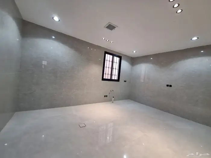 دور علوي للبيع حي المونسيه 6