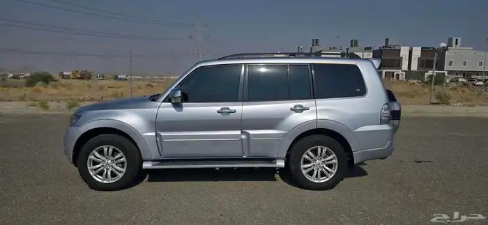 ميتسوبيشي باجيرو موديل 2016 فل كامل العلامات الذهبية 6