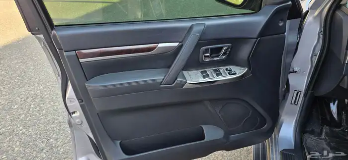 ميتسوبيشي باجيرو موديل 2016 فل كامل العلامات الذهبية 16