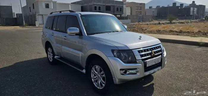 ميتسوبيشي باجيرو موديل 2016 فل كامل العلامات الذهبية 1