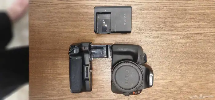 Canon EOS Rebel SL1 مع عدستها 4