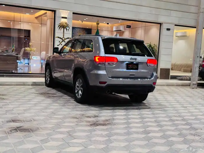 جراند شيروكي 2015 ليمتد V8 فل كامل نظيف جدا 5