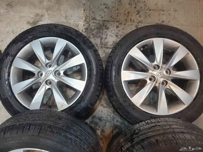 جنوط هونداي اكسنت كروم أصلية وكالة مع الكفرات للبيع مقاس 16 3