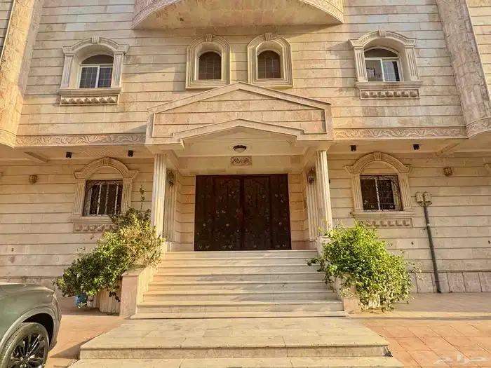 عمارة سكنية للبيع في حي الفيصلية 3