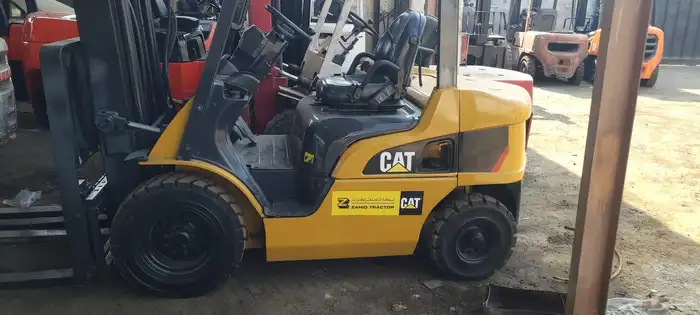للبيع رافعة شوكية كاتربلر 2.5 طن 0