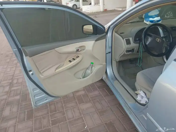 تويوتا كورلا اتوماتيك لون بحري موديل 2010 3