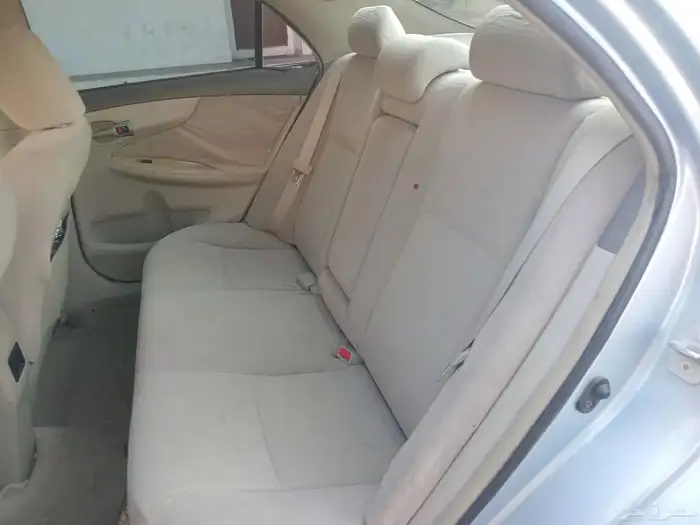 تويوتا كورلا اتوماتيك لون بحري موديل 2010 4