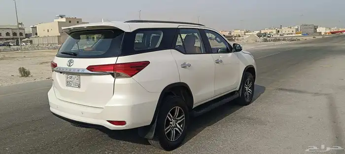 Toyota Fortuner 4