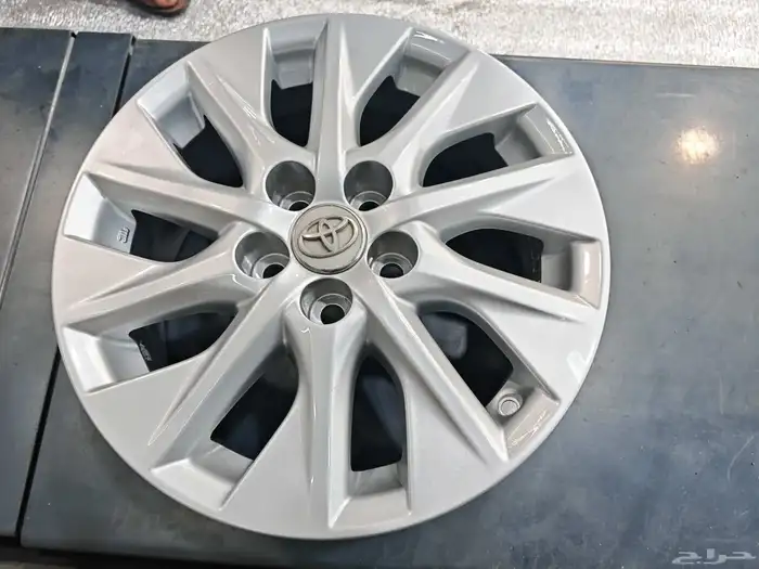 جنوط كورولا اصلي وكاله نضيفه على الشرط مقاس 15 4