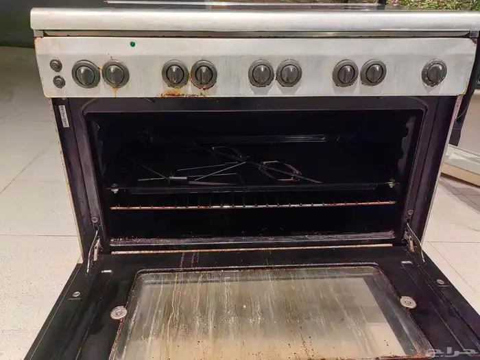 فرن غاز نضيف وبحالة جيدة لايوجد به عيوب 2