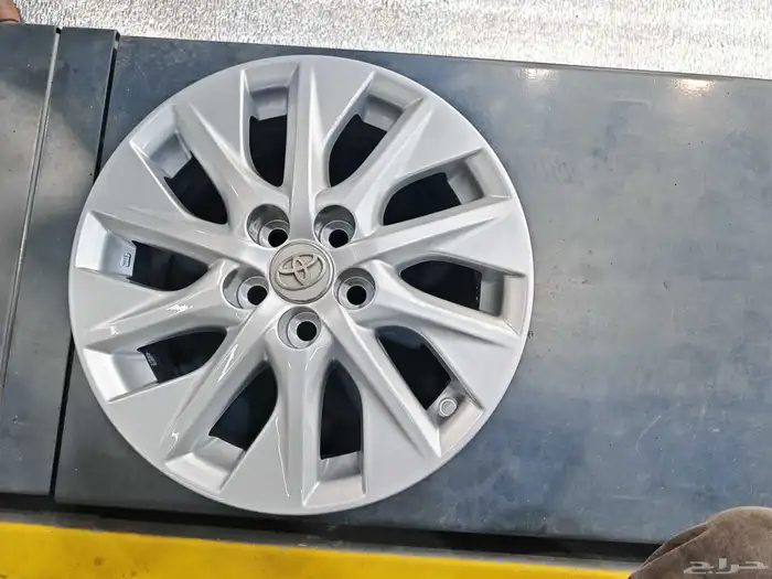 جنوط كورولا اصلي وكاله نضيفه على الشرط مقاس 15 3