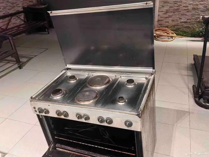 فرن غاز نضيف وبحالة جيدة لايوجد به عيوب 0