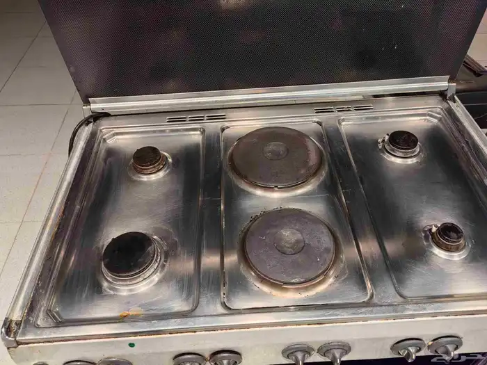 فرن غاز نضيف وبحالة جيدة لايوجد به عيوب 1