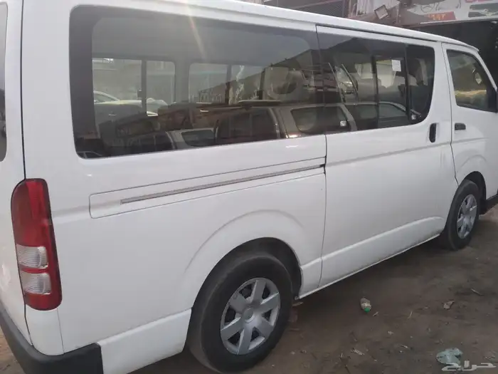 باص تويوتا هيس 2013 3