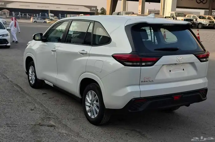 تويوتا انوفا GL بنزين 2026 3