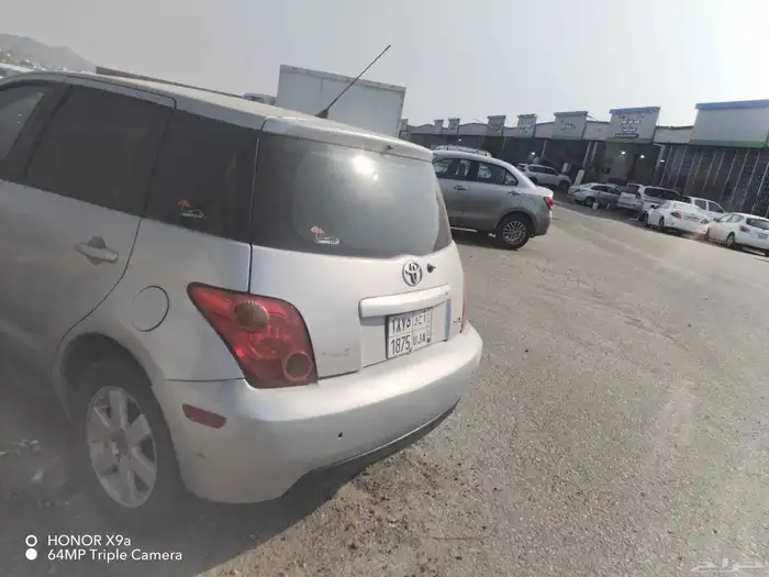 تويوتا اكس اي للبيع تشليح السيارة بس تحتاج تغير مكينة 0