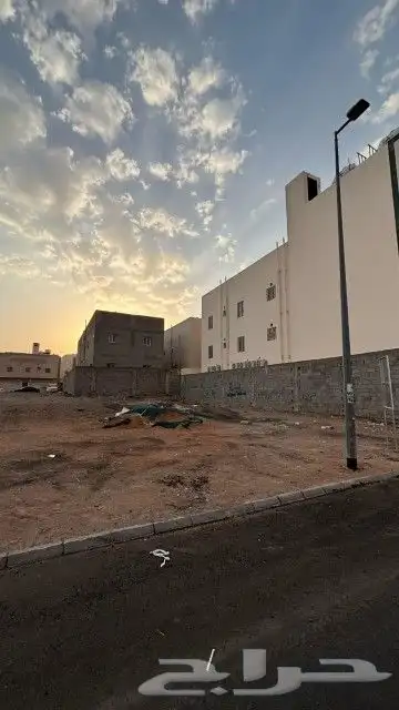 ارض للبيع على شارع تجاري بعرض 54م 0