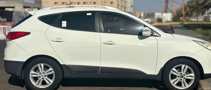 السلام عليكم سياره توسان ماشة 251الف الغير والشاص ولابارق 1