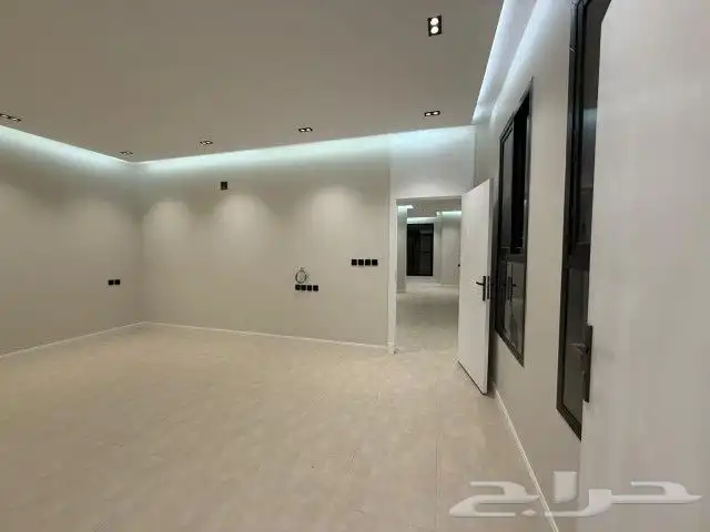 فله درج صاله مع شقتين في ظهرت لبن 5