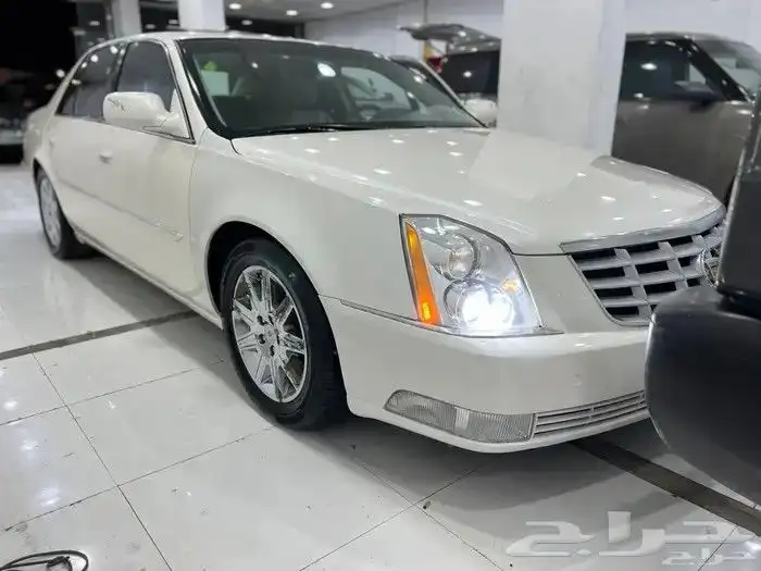 كاديلاك مخزن DTS 2011 1
