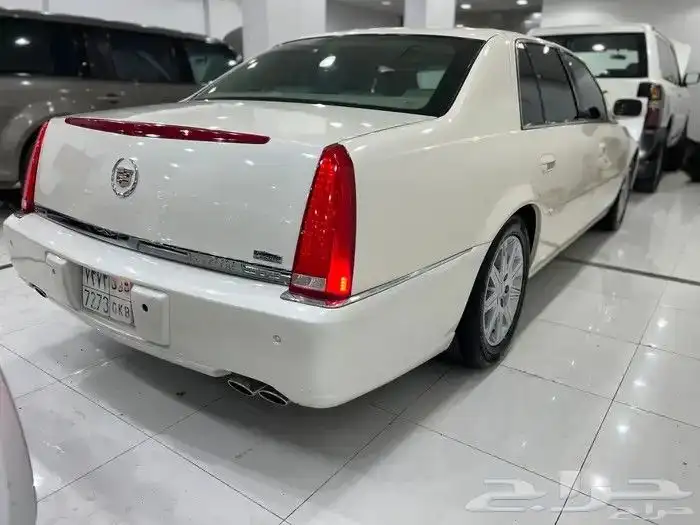 كاديلاك مخزن DTS 2011 3