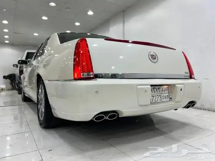 كاديلاك مخزن DTS 2011 2