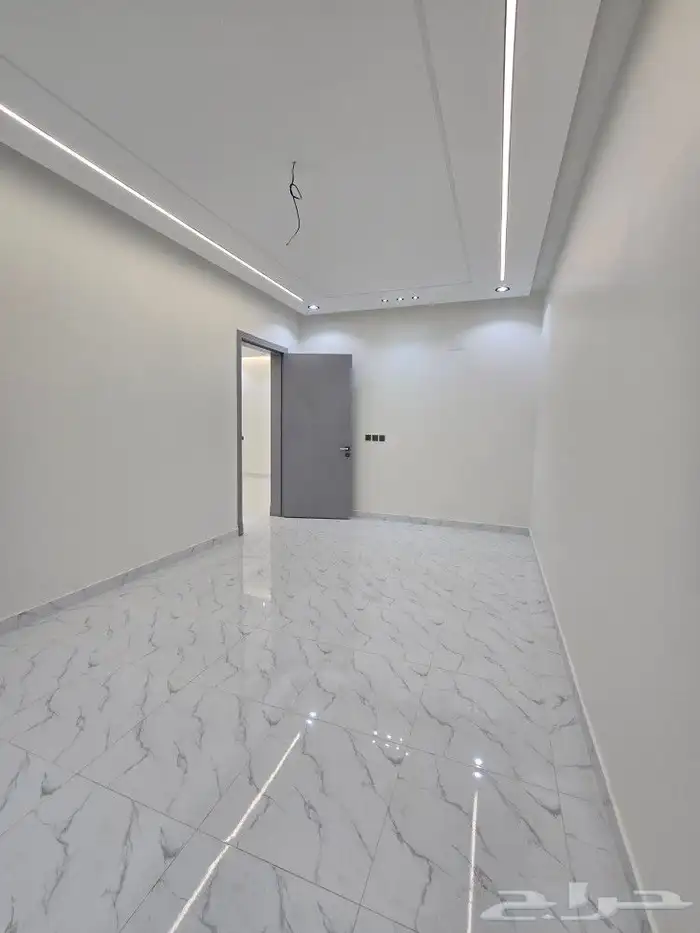 للبيع روف علوى مع ملحق 9غرف بمدخل سياره650 ألف طريق الثمانين 10