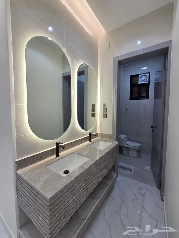 للبيع روف علوى مع ملحق 9غرف بمدخل سياره650 ألف طريق الثمانين 16