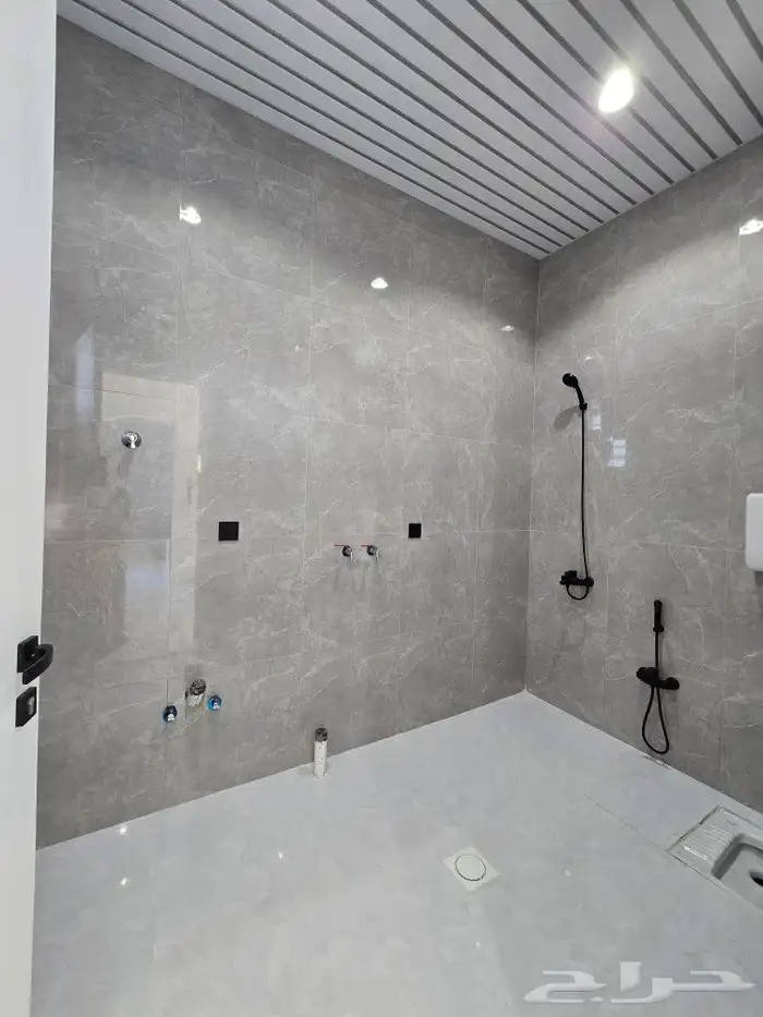 للبيع روف علوى مع ملحق 8غرف بمطبخ إيطالي 680 ألف احد رفيده 28