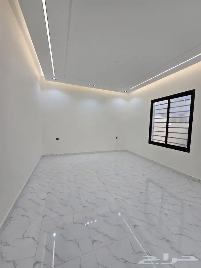 للبيع روف علوى مع ملحق 9غرف بمدخل سياره650 ألف طريق الثمانين 30