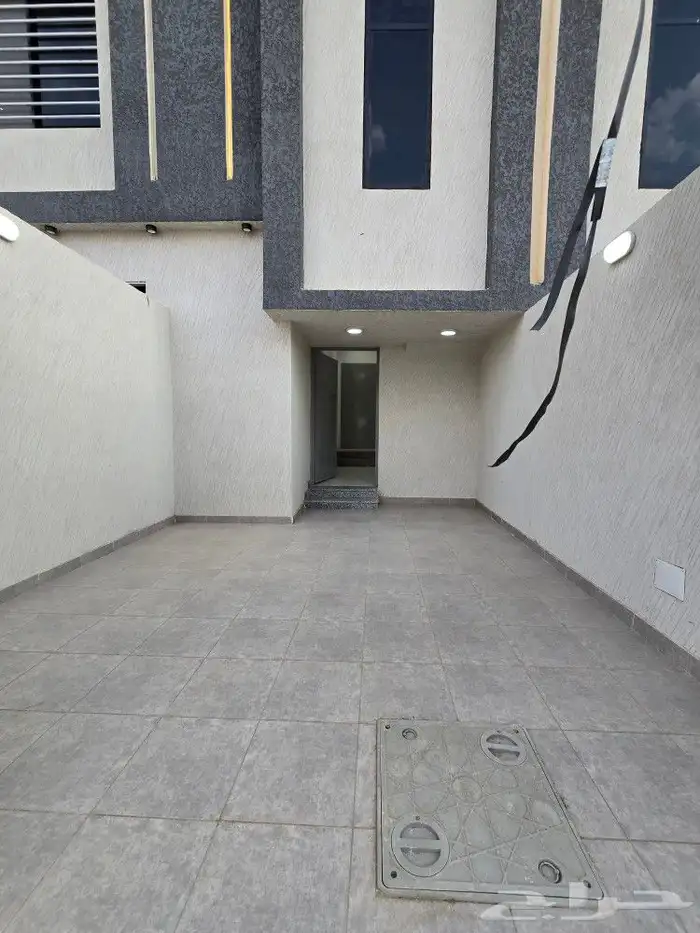 للبيع روف علوى مع ملحق 9غرف بمدخل سياره650 ألف طريق الثمانين 3