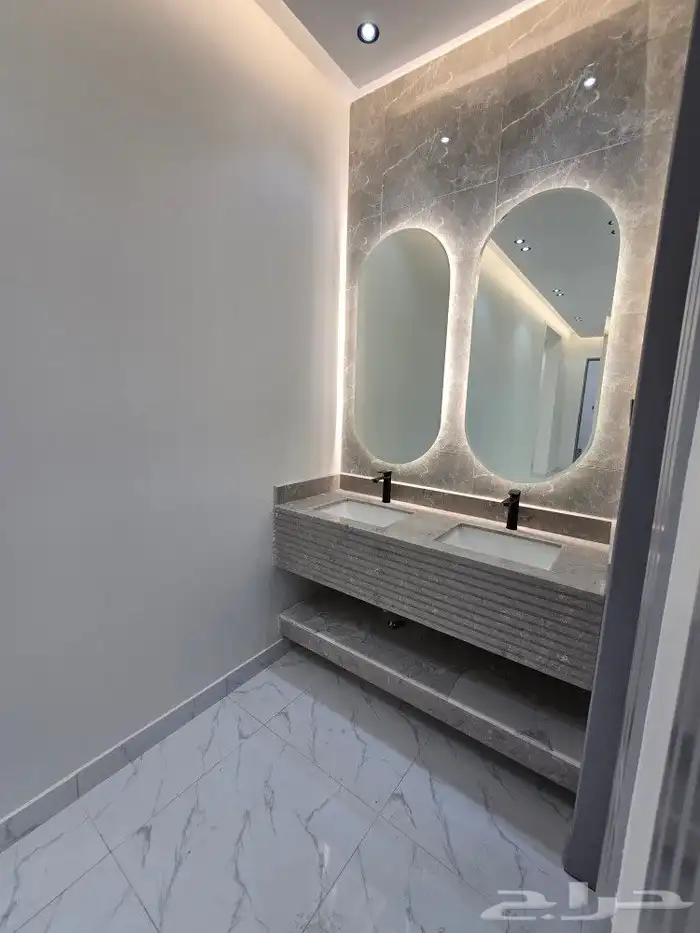 للبيع روف علوى مع ملحق 9غرف بمدخل سياره650 ألف طريق الثمانين 9