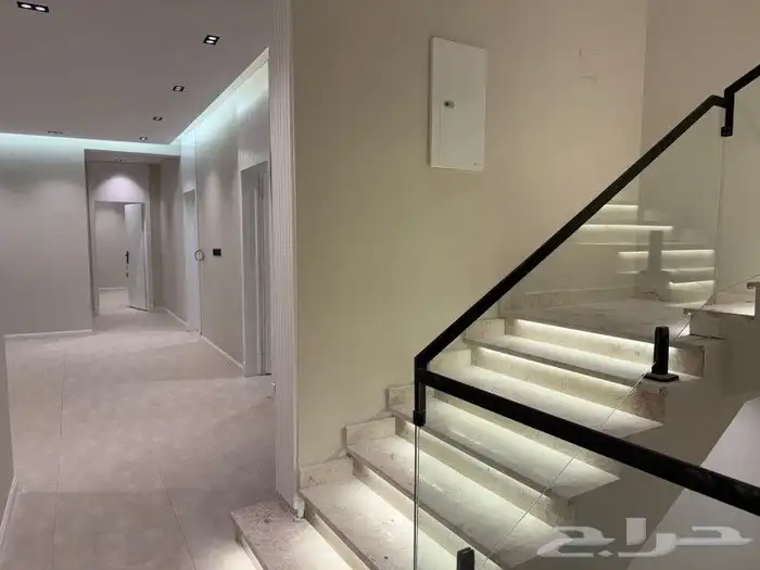 فله درج صاله مع شقتين في ظهرت لبن 9