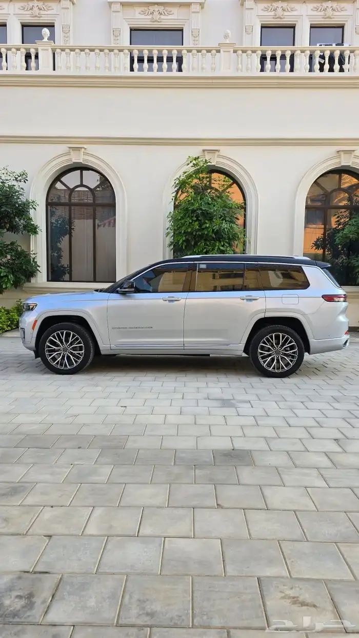 جيب جراند شروكي ساميت 2021 ضمان و صيانه مجانيه 37