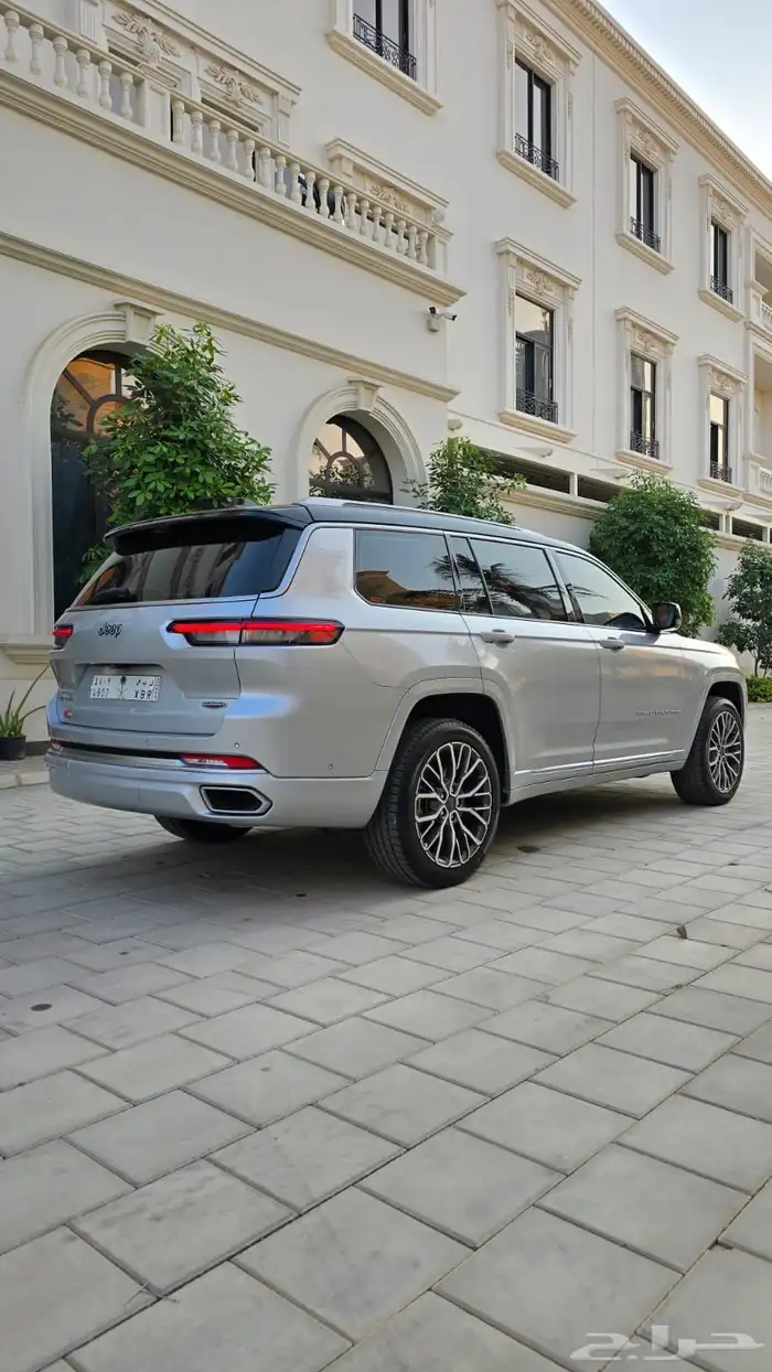 جيب جراند شروكي ساميت 2021 ضمان و صيانه مجانيه 14