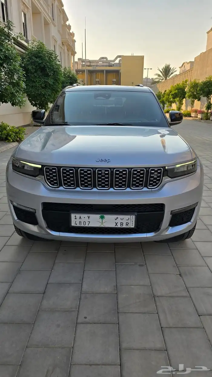 جيب جراند شروكي ساميت 2021 ضمان و صيانه مجانيه 10