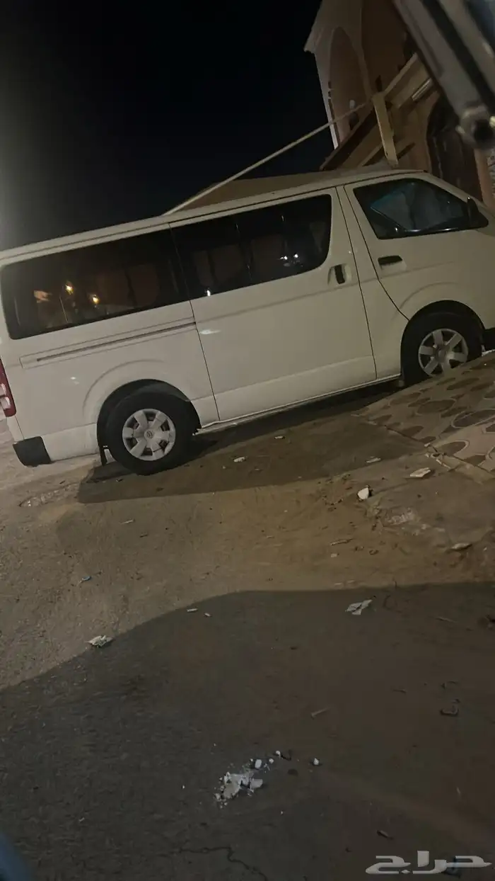 باص تويوتا هايس 15 راكب 1