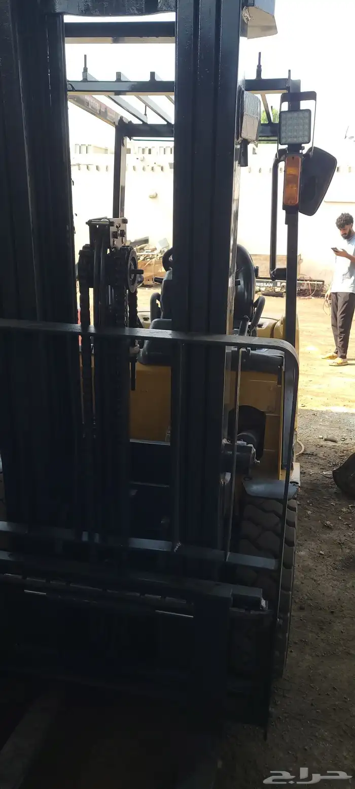 للبيع رافعة شوكية كاتربلر 2.5 طن 1