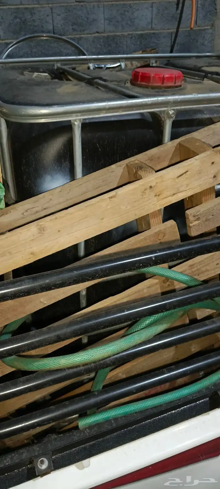 شبك غنم للتقبيل في سوق الغنم ابها مع معالف وخزانات وبراميل 0