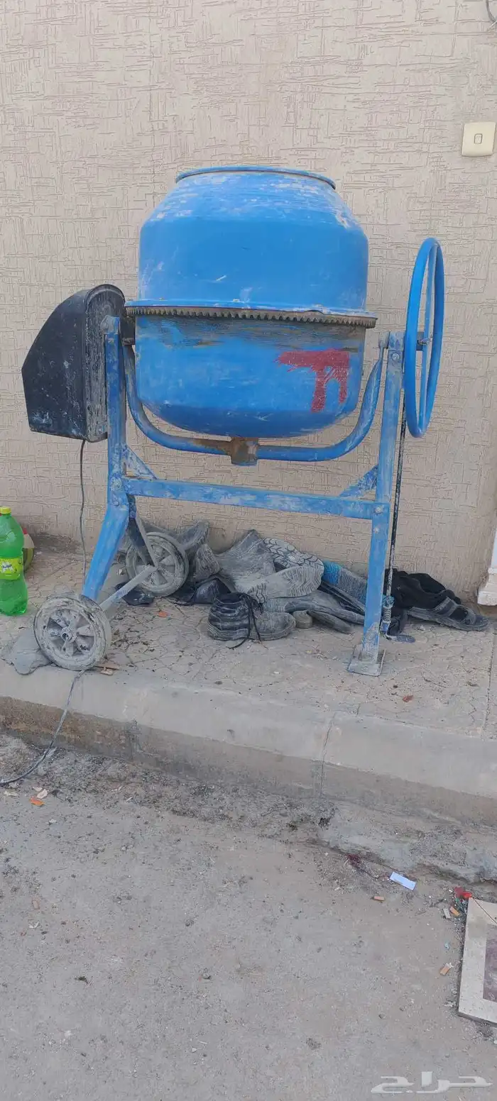 Blue Portable Concrete Mixer for Sale. In good working condi 3
